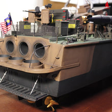 Load image into Gallery viewer, ARKMODEL 1/32 Perkasa Unassembled Plastic Model Kit RC Ship Boat Scale Model Vosper Fast Patrol Warship High-Speed Boats